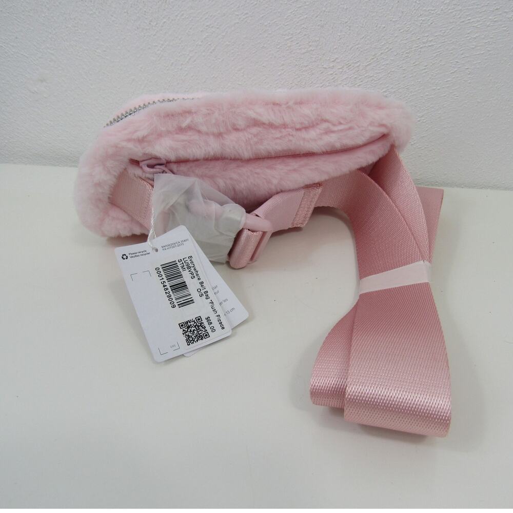 Lululemon Everywhere Belt Bag Plush Fleece in Strawberry Milkshake Baby Pink - Picture 3 of 5